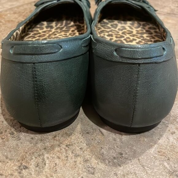 SOLD Gianni Bini Leighton Green Leather Flats Shoes Womens Size 8 Moc Toe - Picture 5 of 16